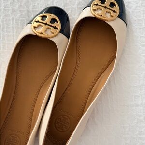 Tory Burch Women's Flats in Black and Cream with Gold Accent